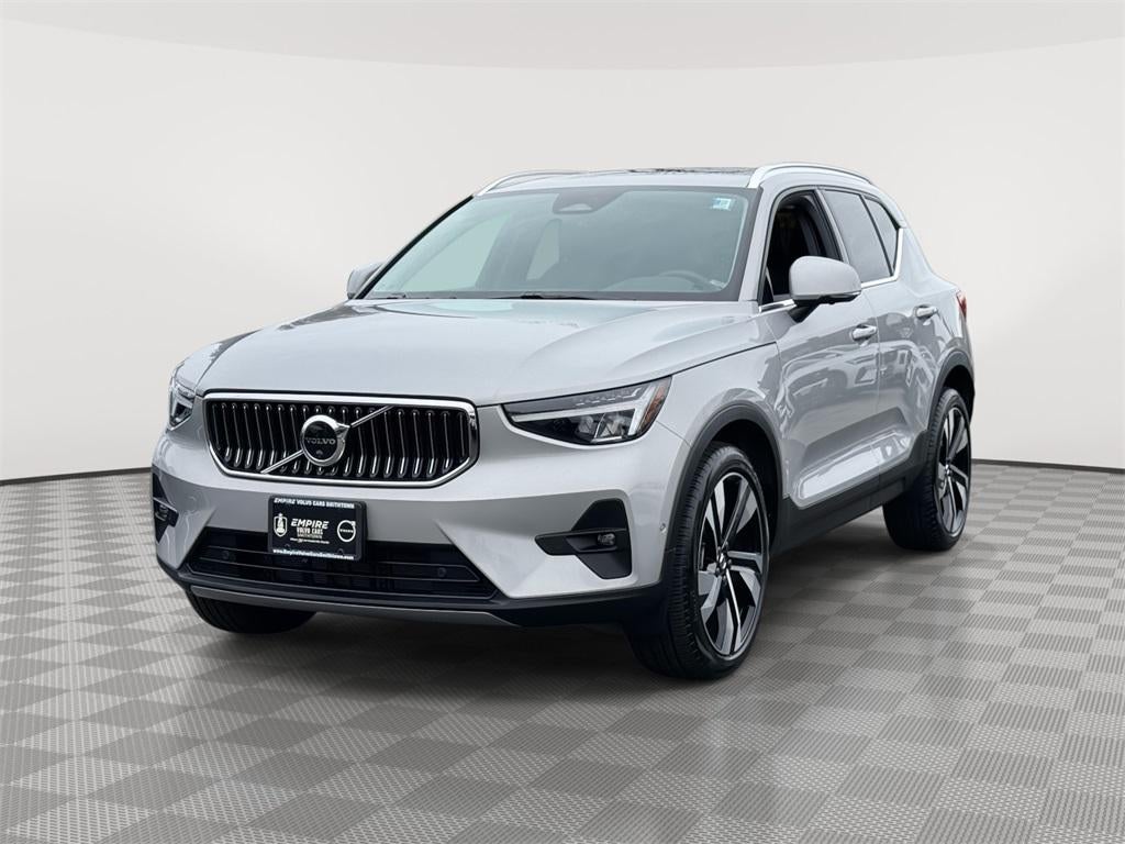 2023 Volvo XC40 B5 Plus Bright Theme
