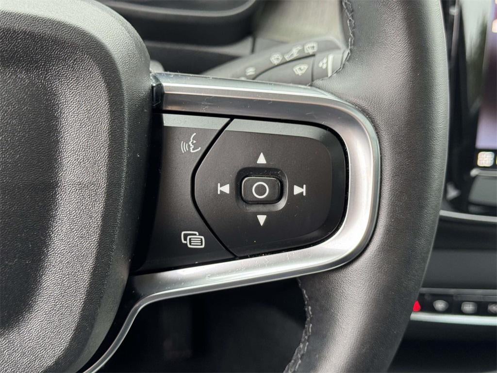 2023 Volvo XC40 B5 Plus Bright Theme