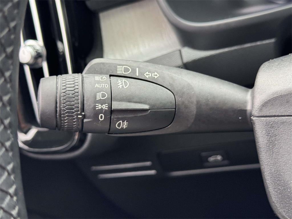 2023 Volvo XC40 B5 Plus Bright Theme