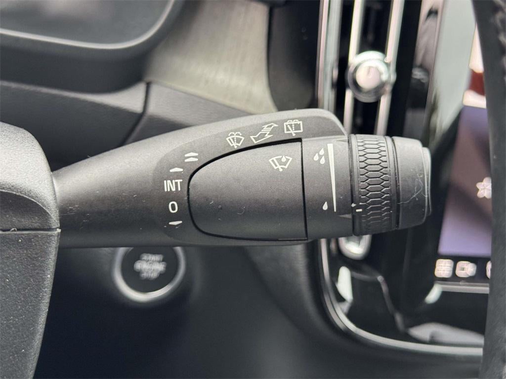 2023 Volvo XC40 B5 Plus Bright Theme