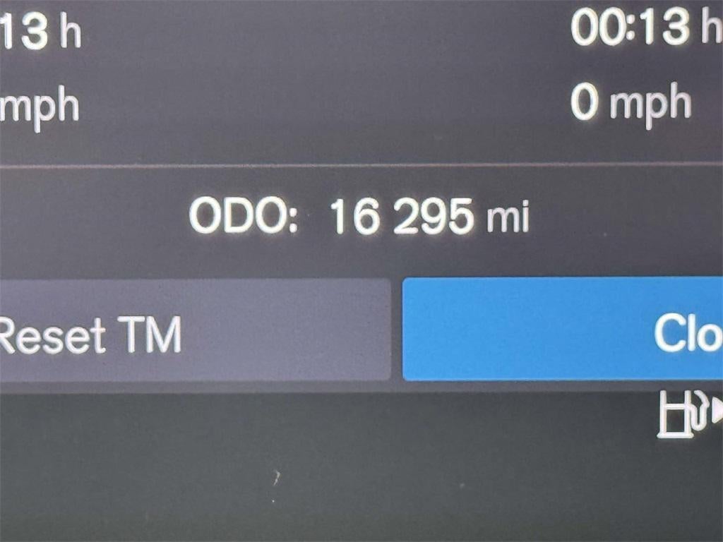 2023 Volvo XC40 B5 Plus Bright Theme