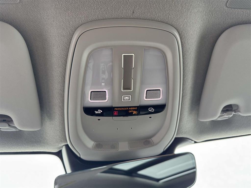 2023 Volvo XC40 B5 Plus Bright Theme