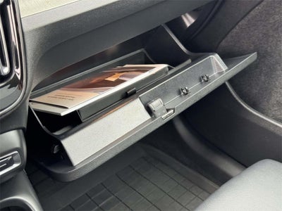 2023 Volvo XC40 B5 Plus Bright Theme
