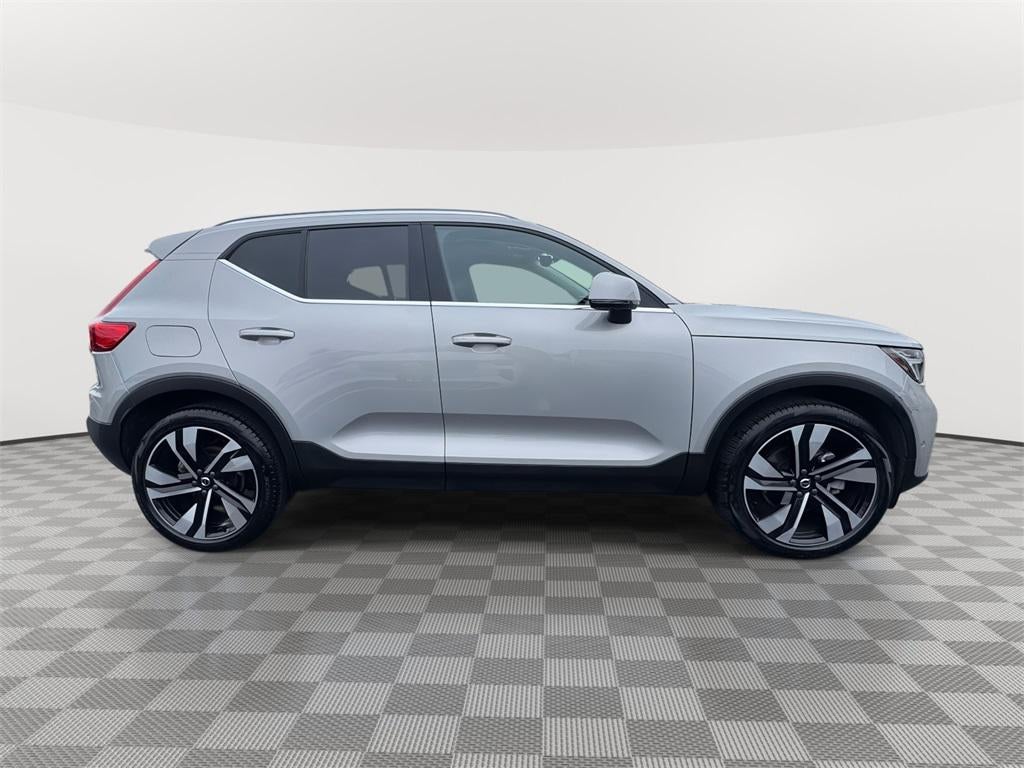 2023 Volvo XC40 B5 Plus Bright Theme