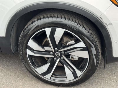 2023 Volvo XC40 B5 Plus Bright Theme