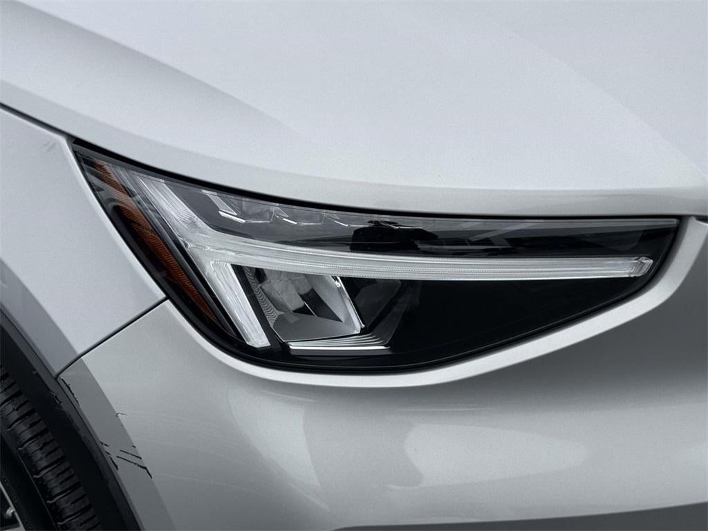 2023 Volvo XC40 B5 Plus Bright Theme