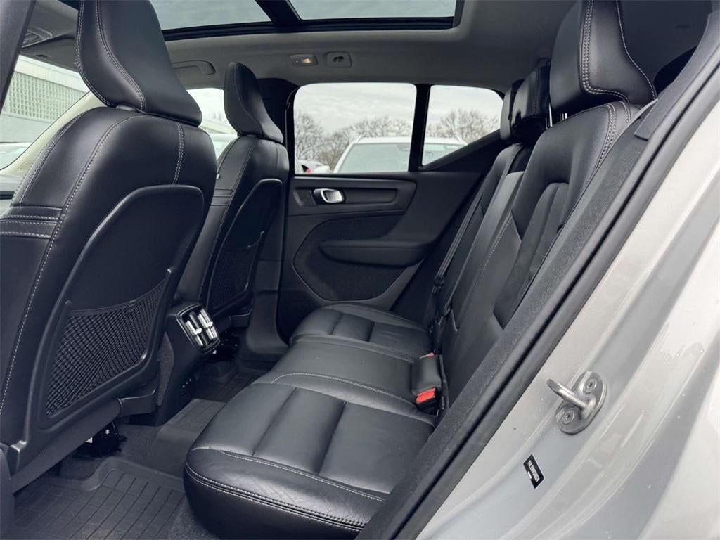 2023 Volvo XC40 B5 Plus Bright Theme