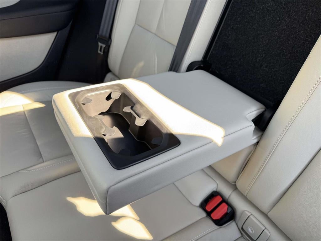 2023 Volvo XC40 B5 Plus Bright Theme