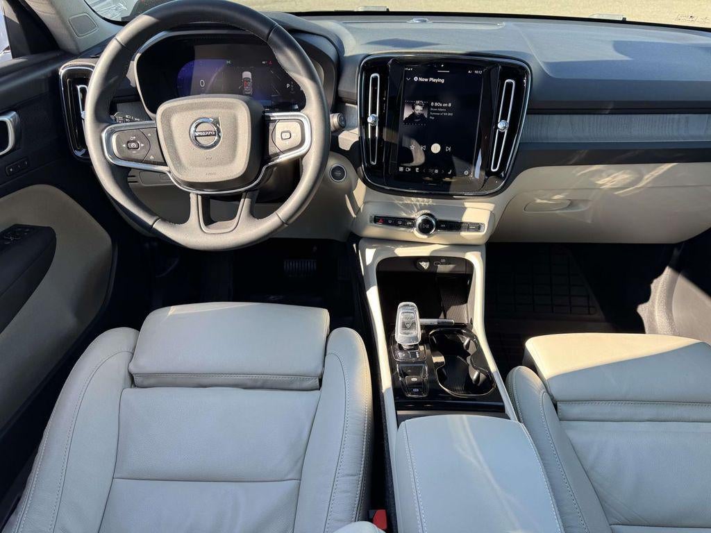 2023 Volvo XC40 B5 Plus Bright Theme