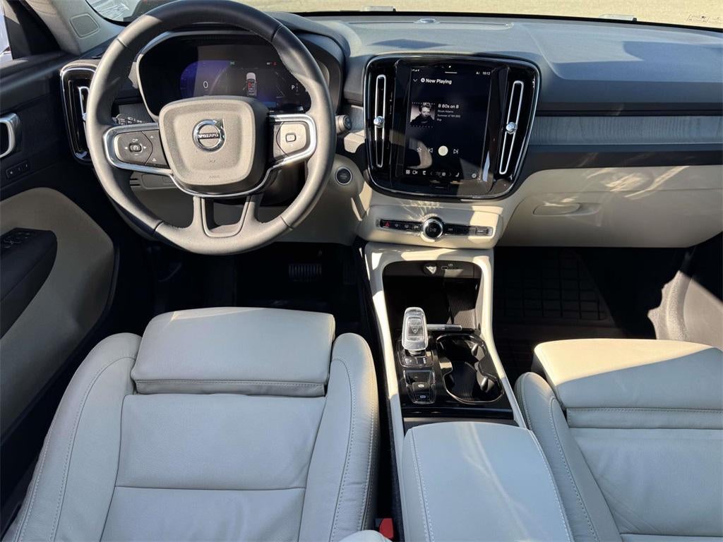 2023 Volvo XC40 B5 Plus Bright Theme