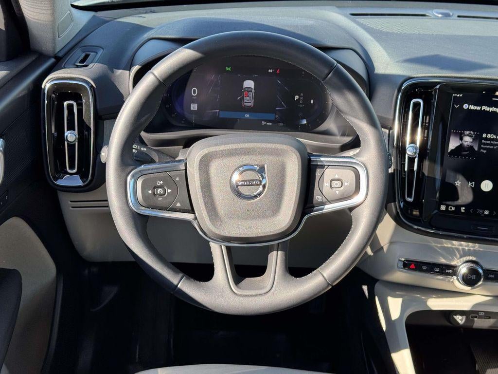 2023 Volvo XC40 B5 Plus Bright Theme