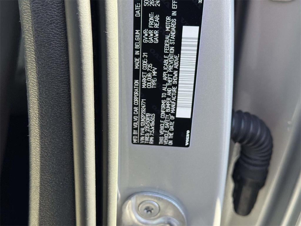 2023 Volvo XC40 B5 Plus Bright Theme