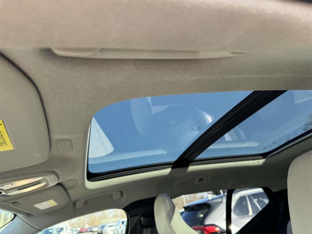 2023 Volvo XC40 B5 Plus Bright Theme