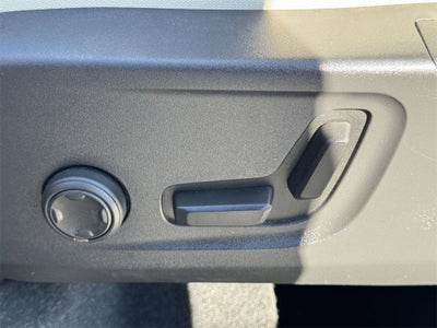 2023 Volvo XC40 B5 Plus Bright Theme