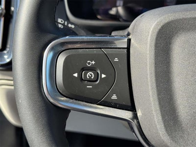 2023 Volvo XC40 B5 Plus Bright Theme