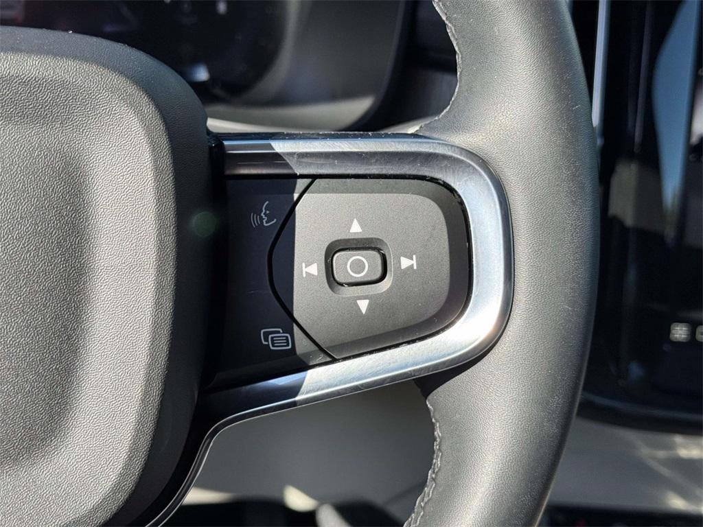 2023 Volvo XC40 B5 Plus Bright Theme