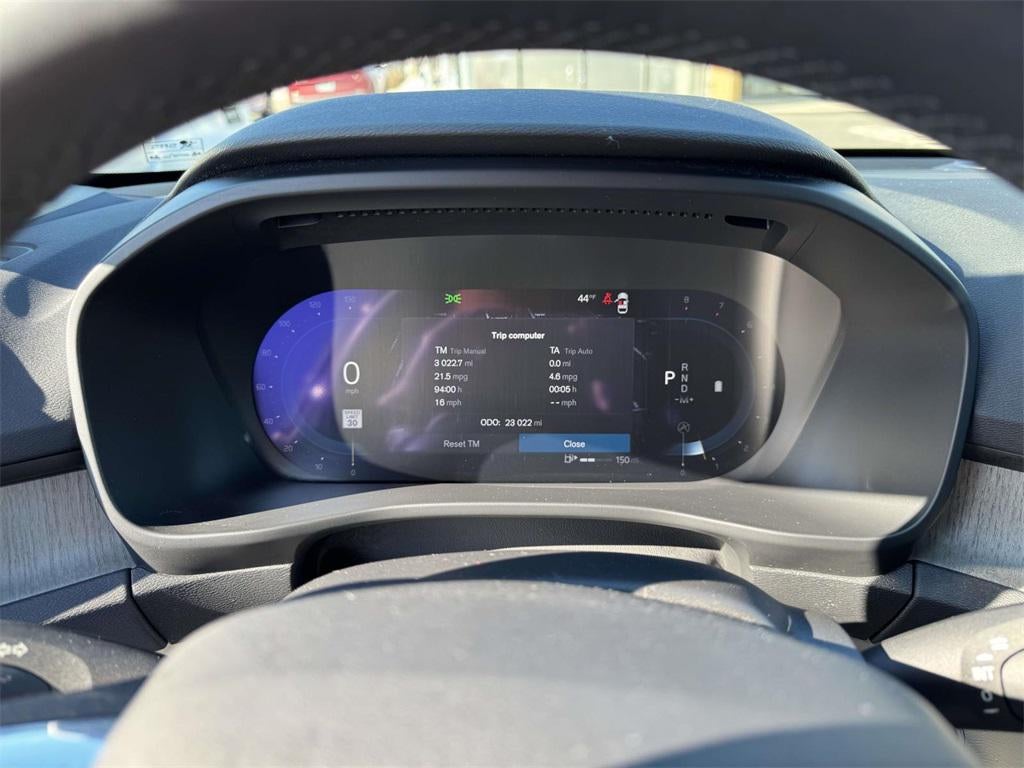 2023 Volvo XC40 B5 Plus Bright Theme