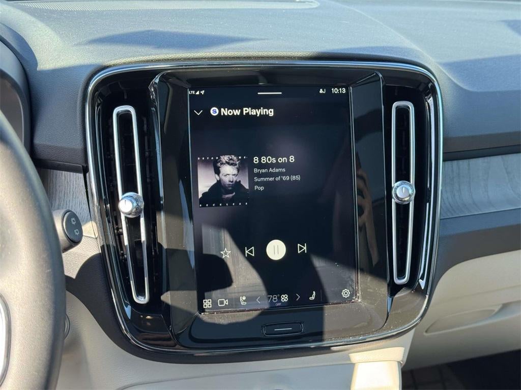 2023 Volvo XC40 B5 Plus Bright Theme