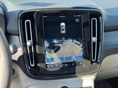 2023 Volvo XC40 B5 Plus Bright Theme
