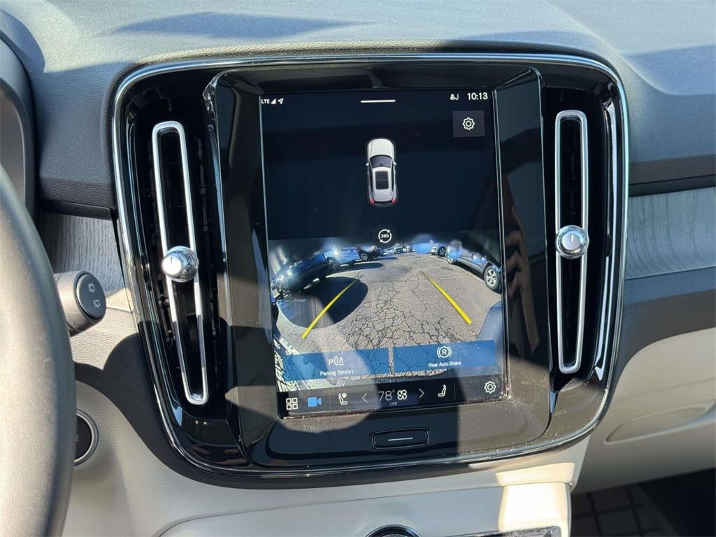 2023 Volvo XC40 B5 Plus Bright Theme