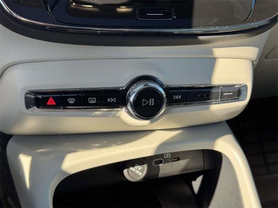 2023 Volvo XC40 B5 Plus Bright Theme