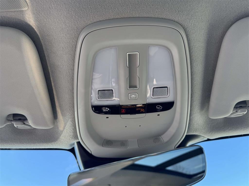 2023 Volvo XC40 B5 Plus Bright Theme