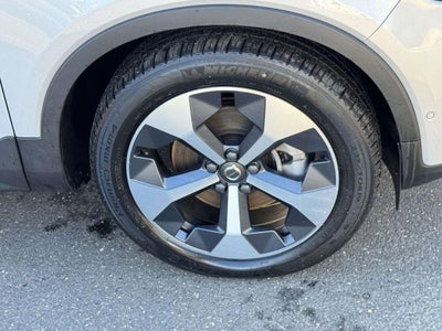 2023 Volvo XC40 B5 Plus Bright Theme