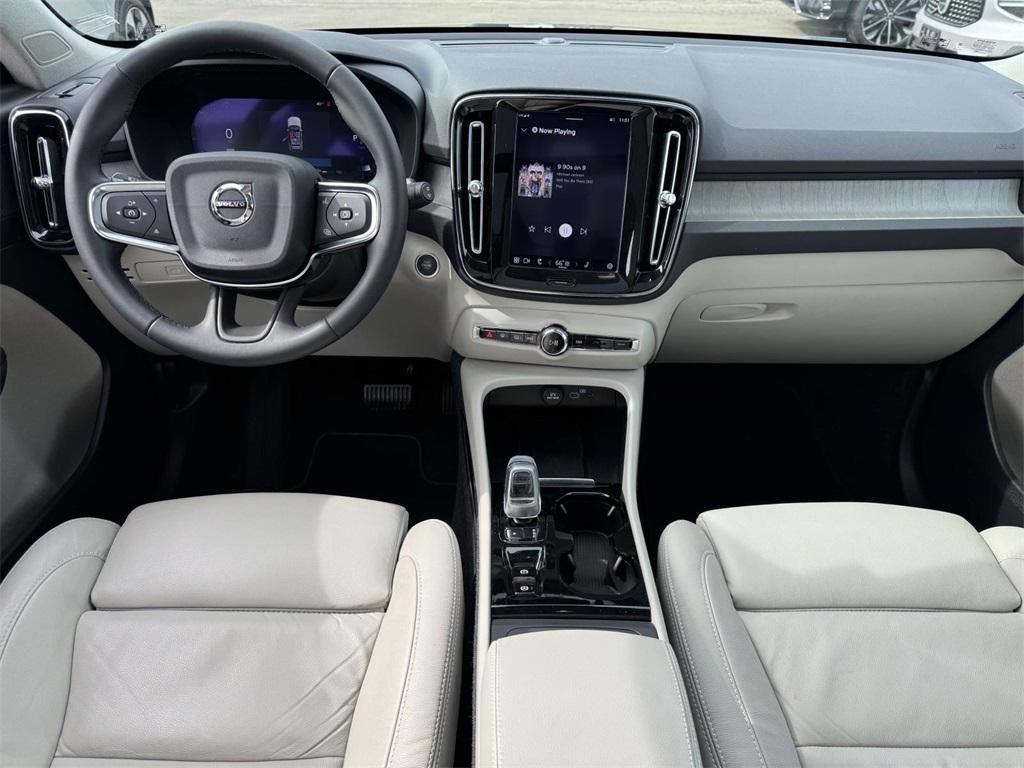 2023 Volvo XC40 B5 Plus Bright Theme