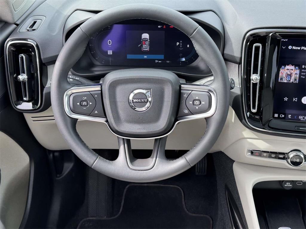 2023 Volvo XC40 B5 Plus Bright Theme