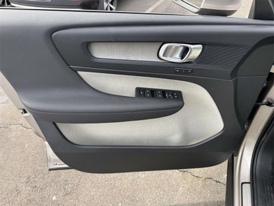 2023 Volvo XC40 B5 Plus Bright Theme