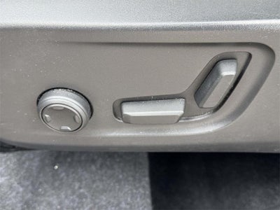 2023 Volvo XC40 B5 Plus Bright Theme