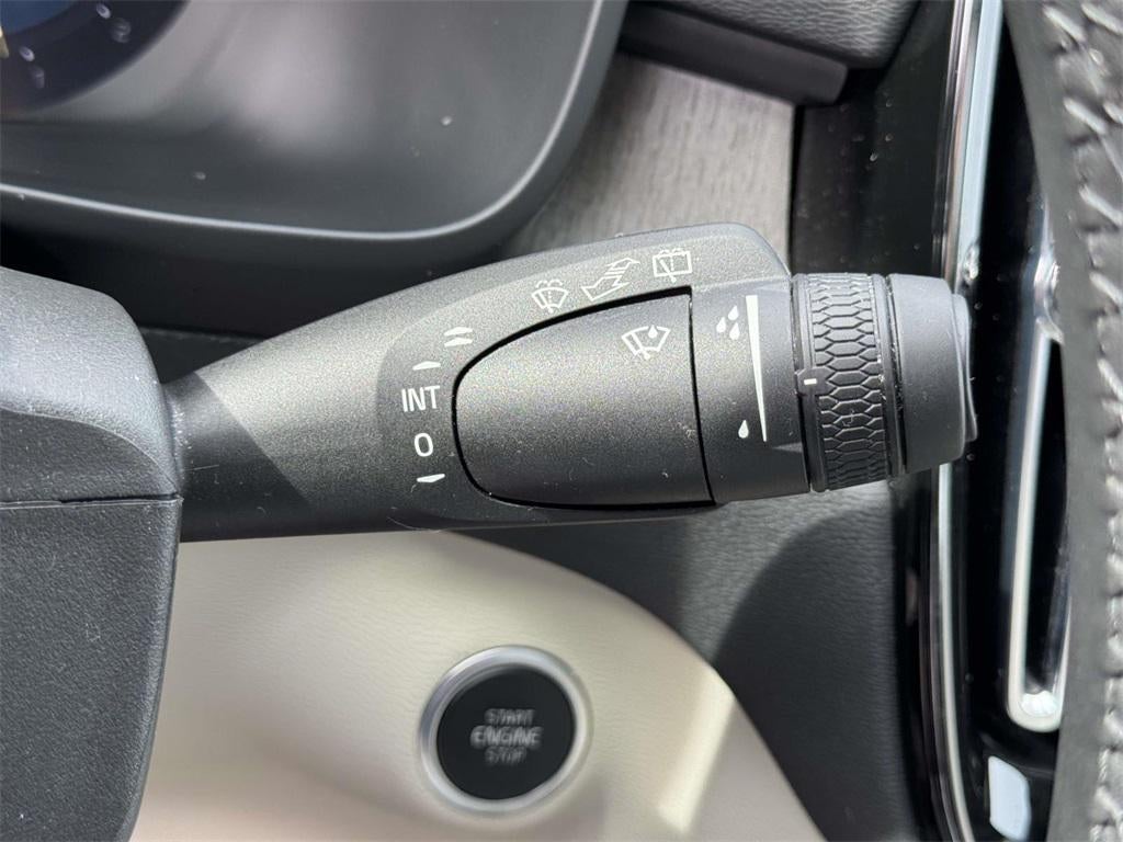 2023 Volvo XC40 B5 Plus Bright Theme