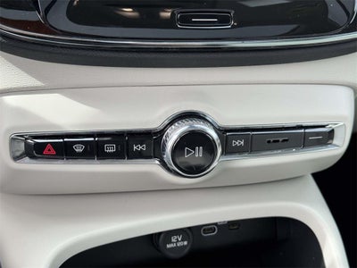 2023 Volvo XC40 B5 Plus Bright Theme