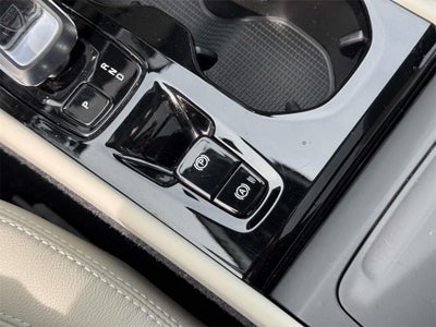 2023 Volvo XC40 B5 Plus Bright Theme