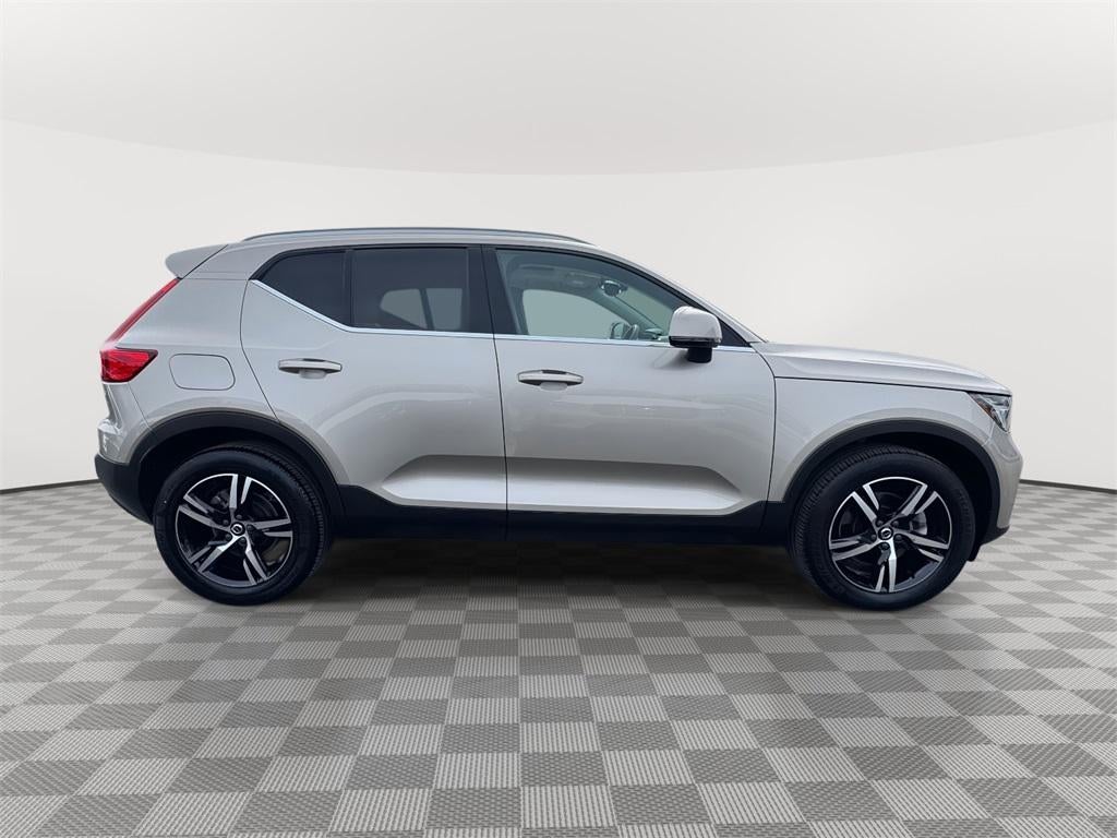2023 Volvo XC40 B5 Plus Bright Theme