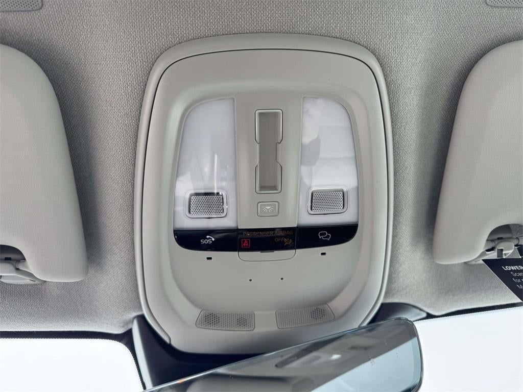 2023 Volvo XC40 B5 Plus Bright Theme