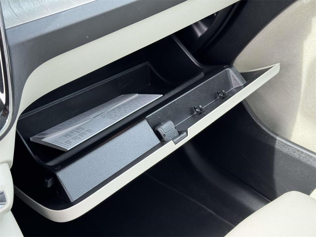 2023 Volvo XC40 B5 Plus Bright Theme