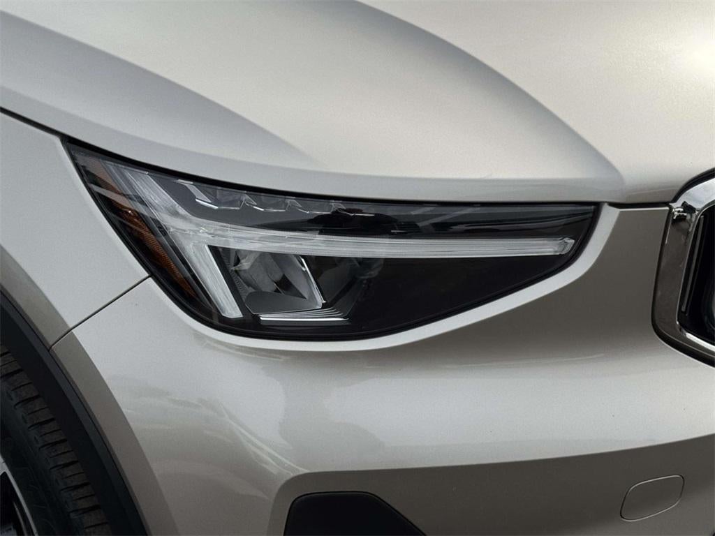 2023 Volvo XC40 B5 Plus Bright Theme