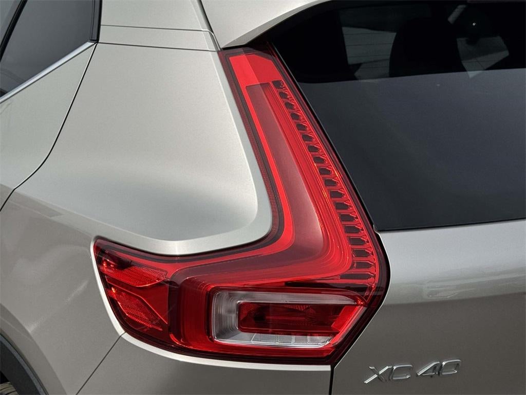 2023 Volvo XC40 B5 Plus Bright Theme