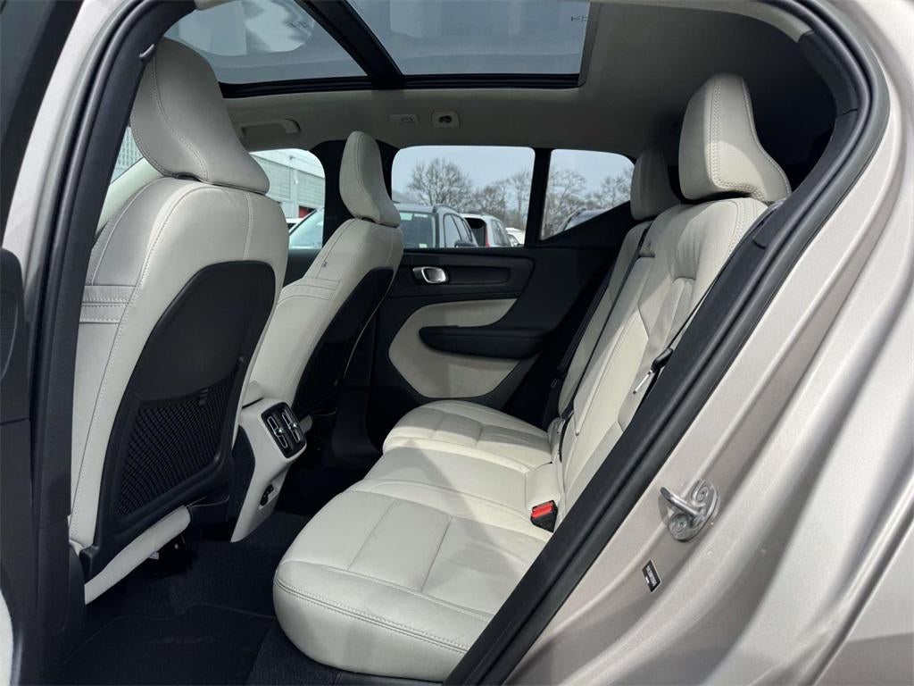 2023 Volvo XC40 B5 Plus Bright Theme