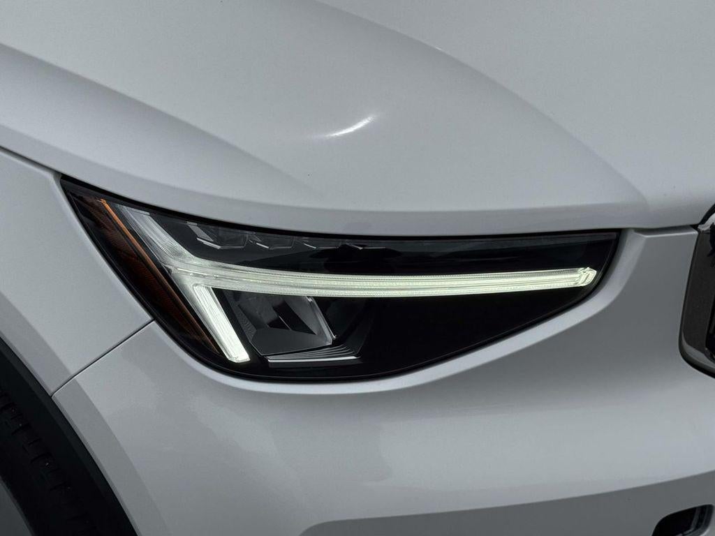 2023 Volvo XC40 B5 Plus Bright Theme