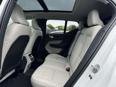 2023 Volvo XC40 B5 Plus Bright Theme