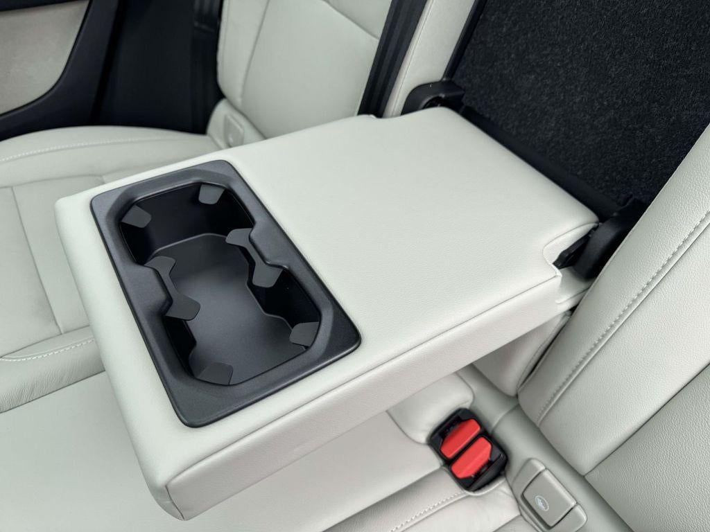 2023 Volvo XC40 B5 Plus Bright Theme