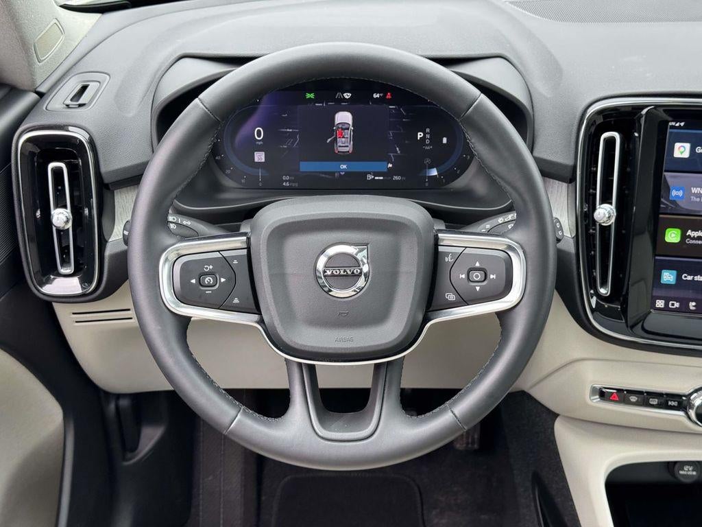2023 Volvo XC40 B5 Plus Bright Theme