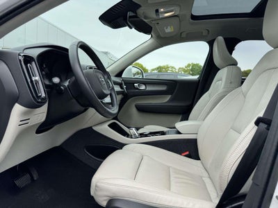 2023 Volvo XC40 B5 Plus Bright Theme