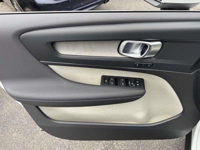 2023 Volvo XC40 B5 Plus Bright Theme