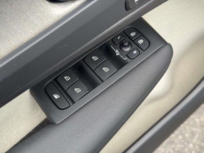 2023 Volvo XC40 B5 Plus Bright Theme