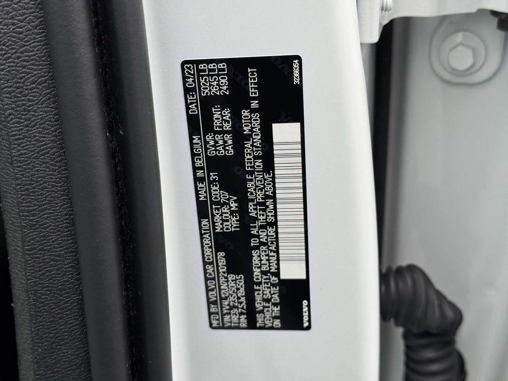 2023 Volvo XC40 B5 Plus Bright Theme