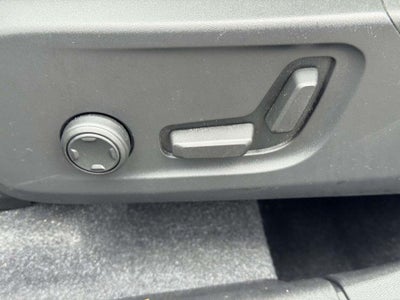 2023 Volvo XC40 B5 Plus Bright Theme