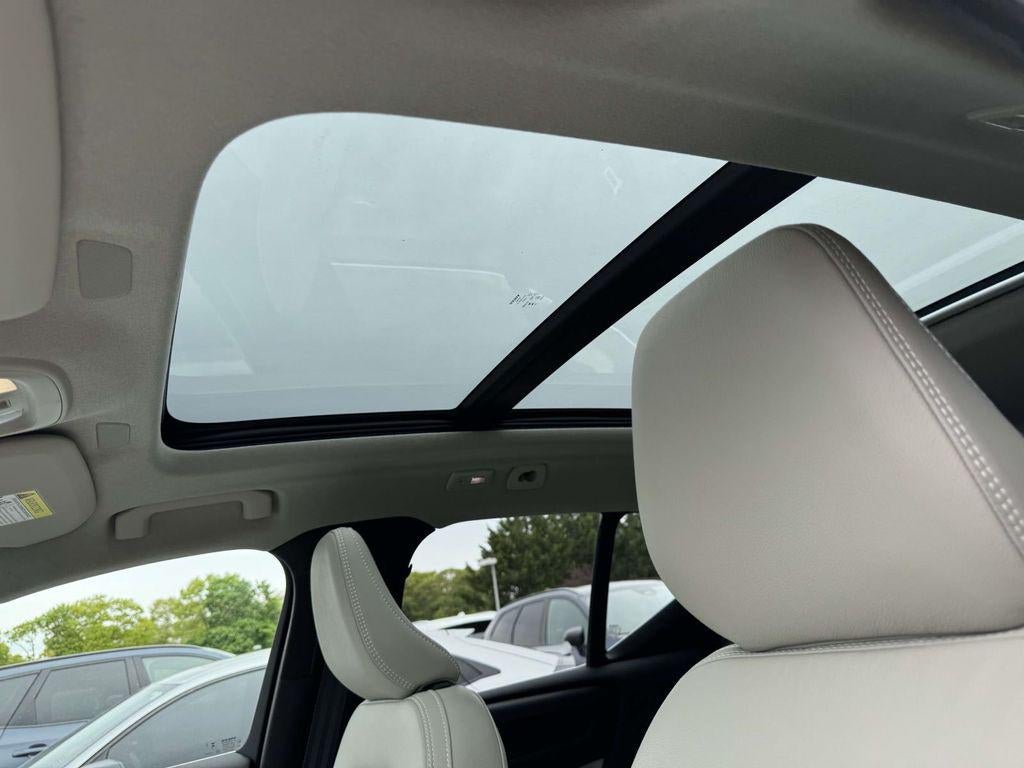 2023 Volvo XC40 B5 Plus Bright Theme